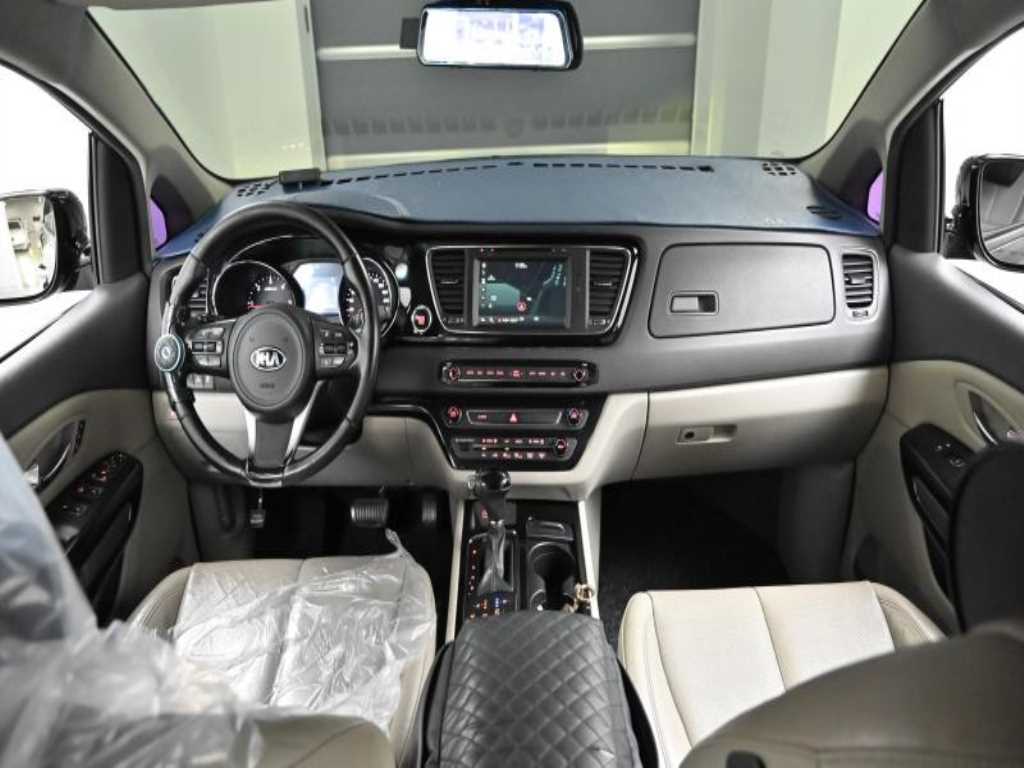 KIA Carnival - Vista 7
