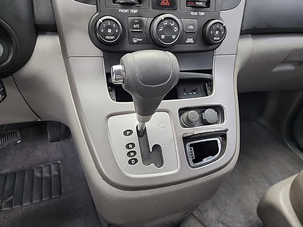 KIA Carnival - Vista 8