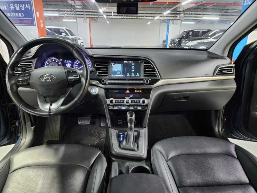 HYUNDAI Avante - Vista 6