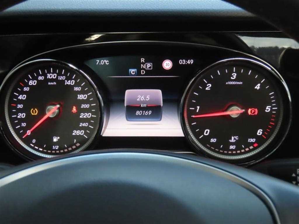 Mercedes Benz E class - Vista 5