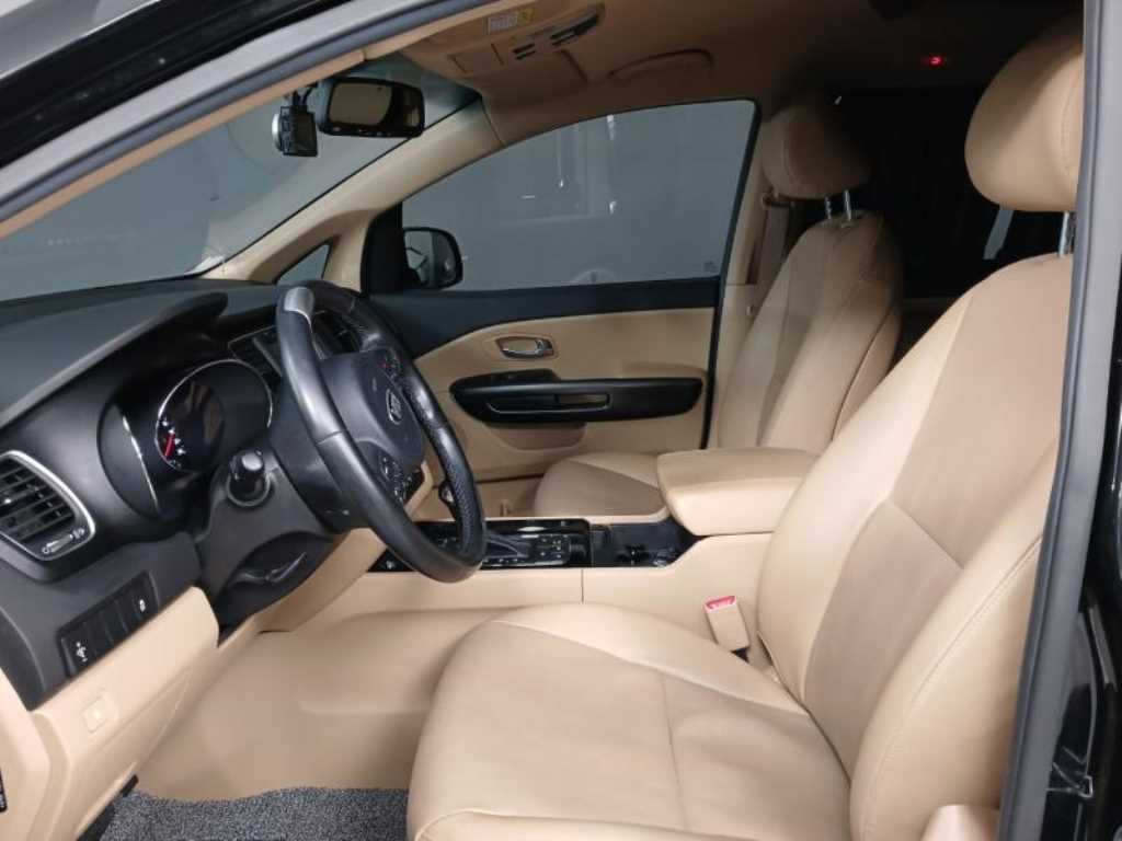 KIA Carnival - Vista 7