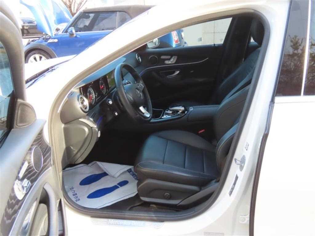 Mercedes Benz E class - Vista 12