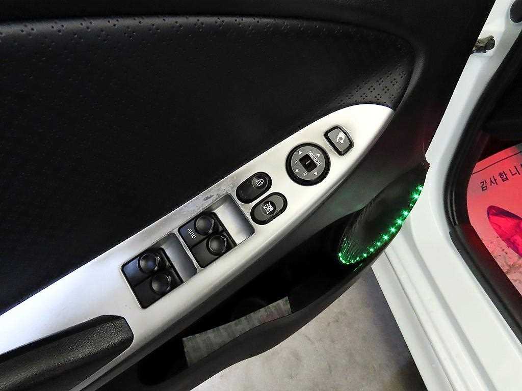 HYUNDAI Accent 2012 Blanco - Importación desde Corea - HF Imports Iquique - Foto 13