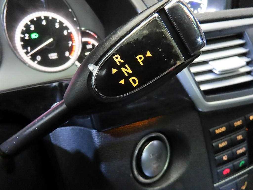 Mercedes Benz E class - Vista 12