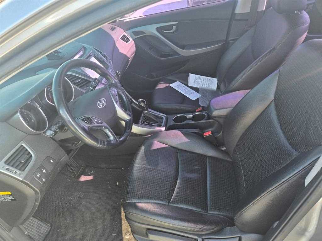 HYUNDAI Avante - Vista 5