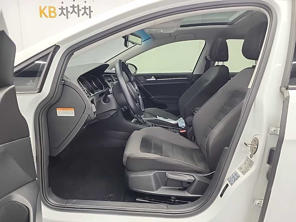 Volkswagen Golf - Vista 11