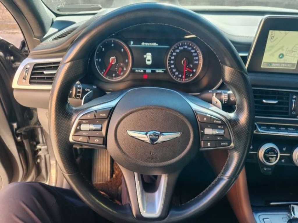 Genesis G70 - Vista 8