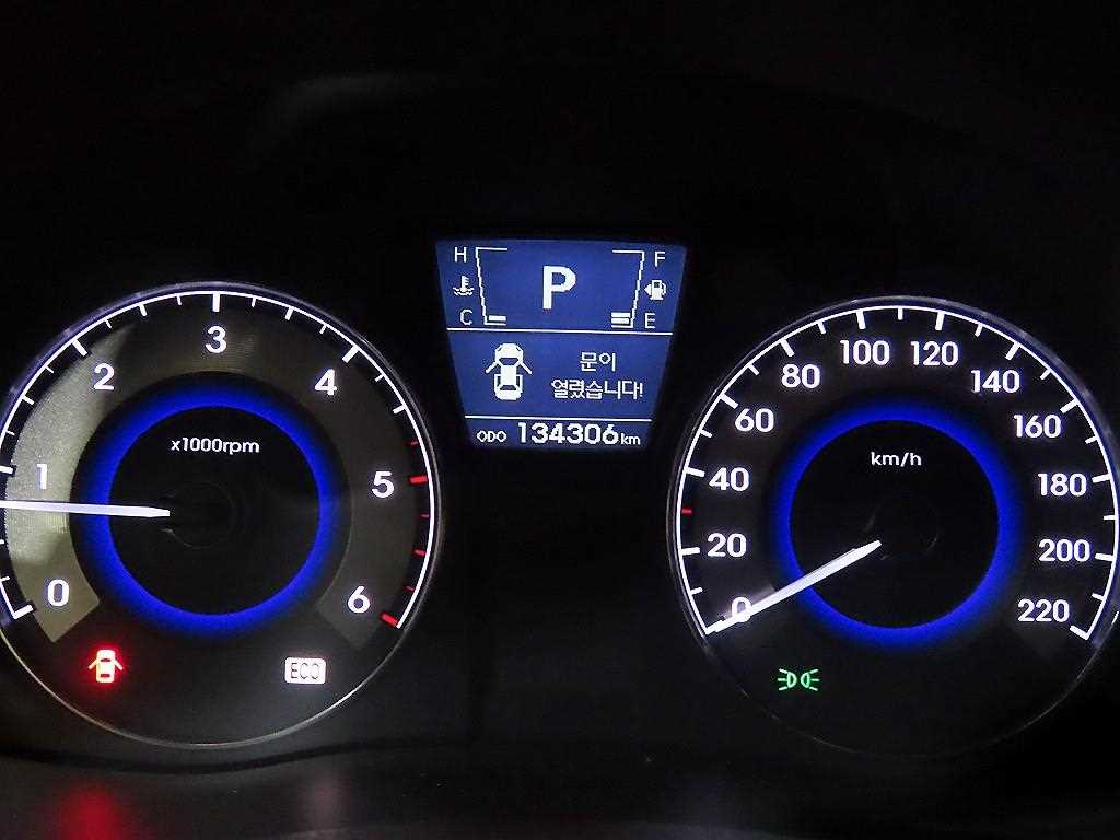 HYUNDAI Accent - Vista 9