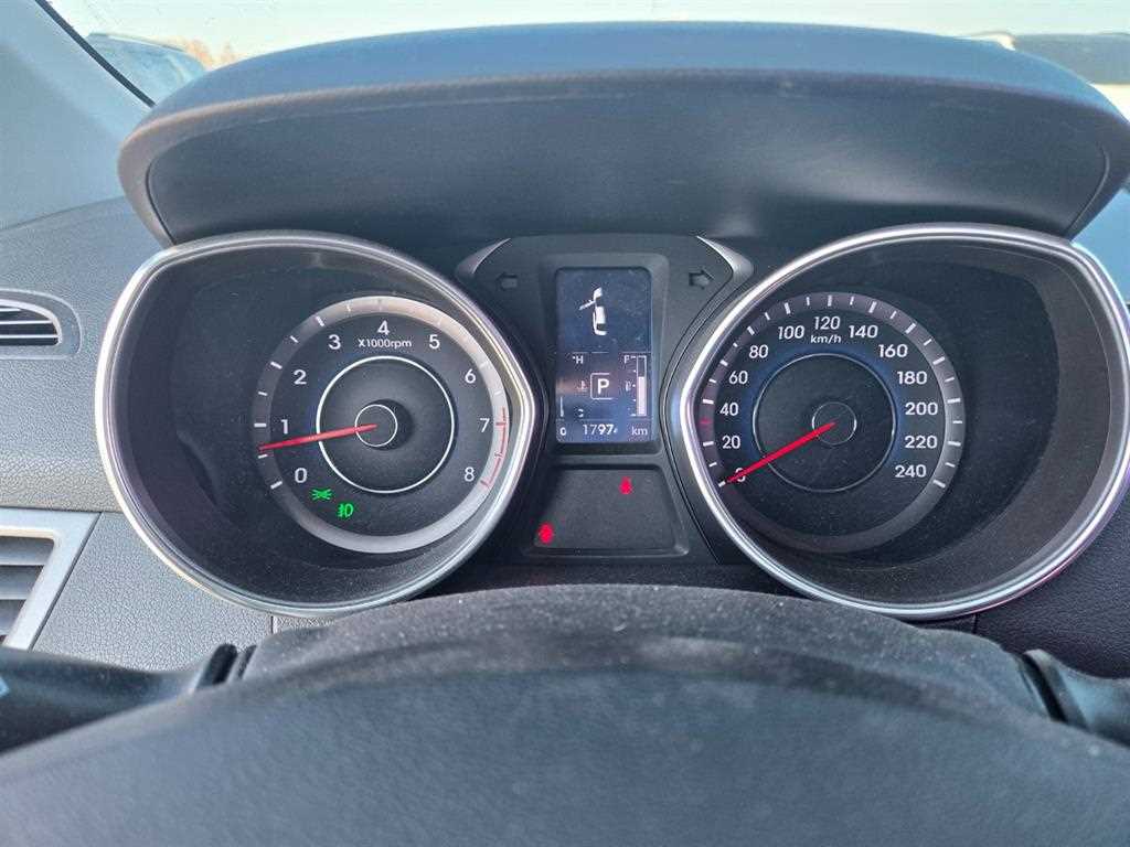 HYUNDAI Avante - Vista 7