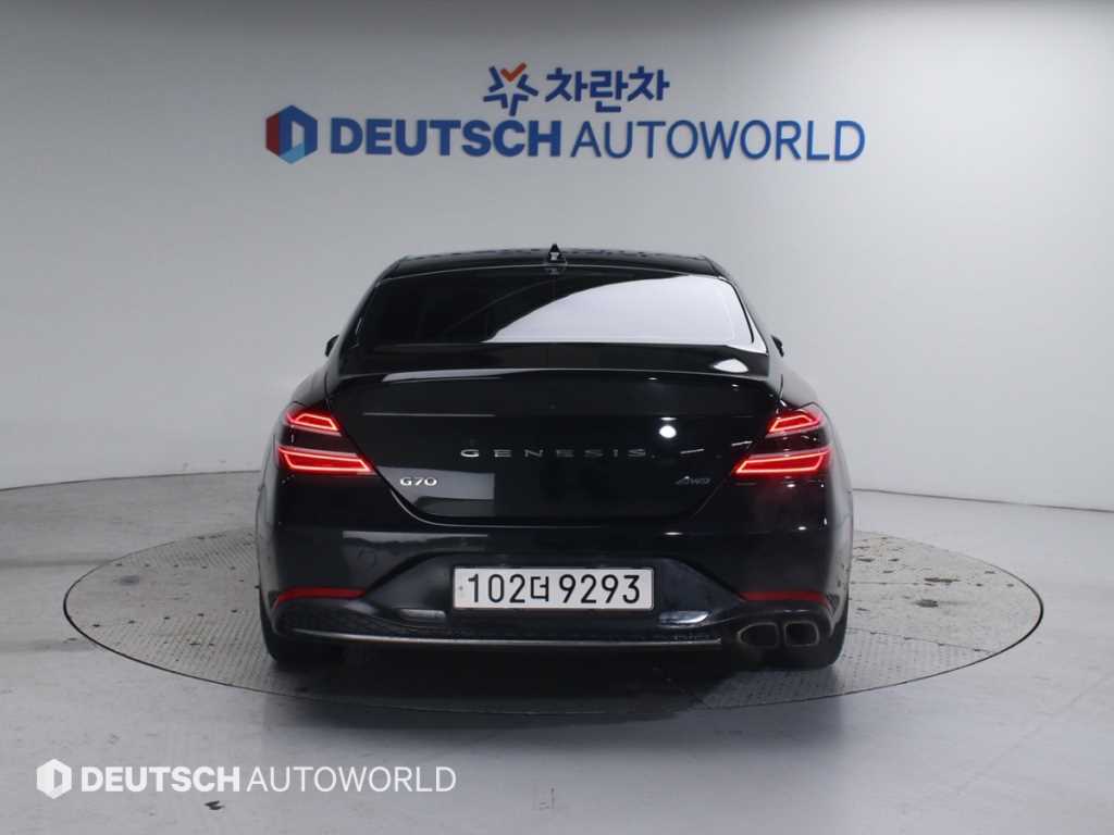 Genesis G70 - Vista 4