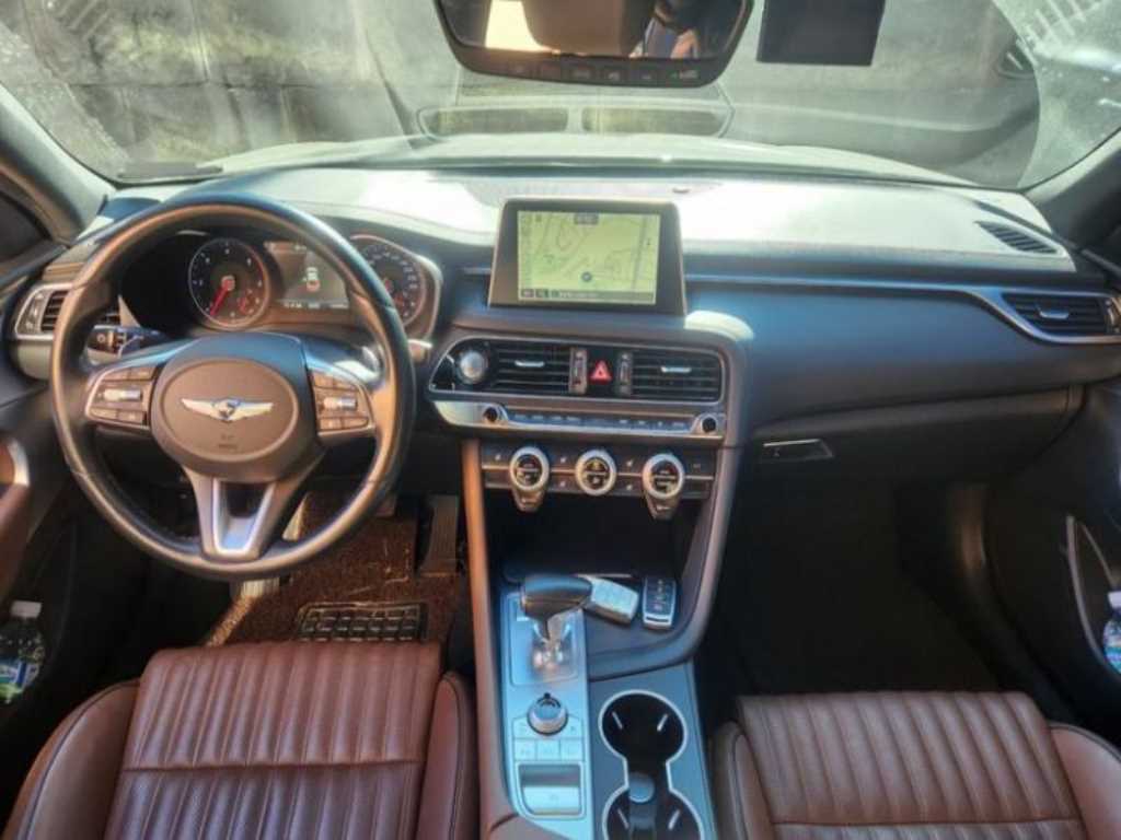 Genesis G70 - Vista 9