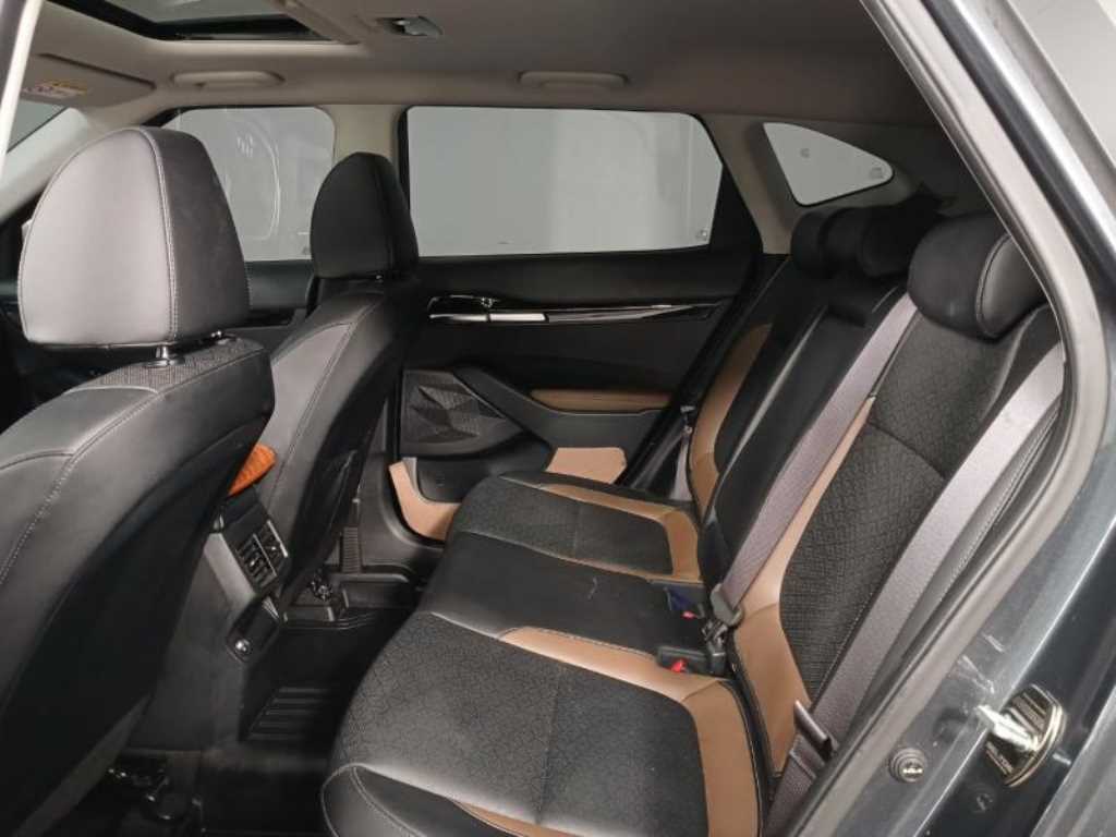 KIA Seltos - Vista 8