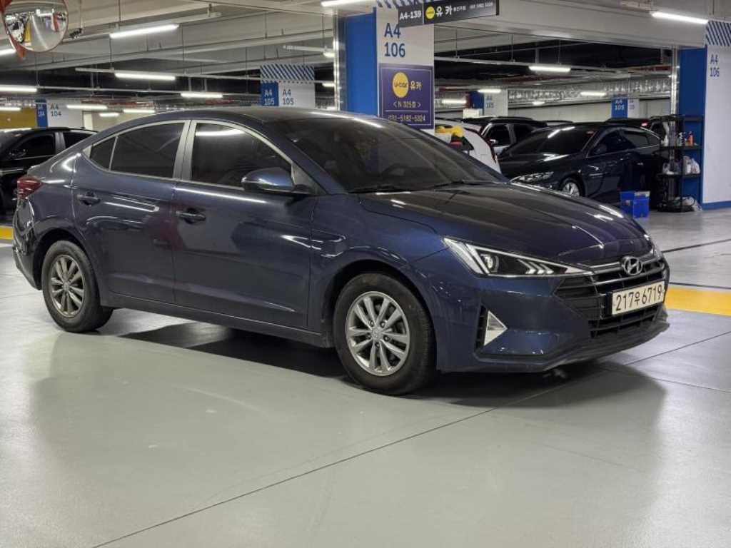 HYUNDAI Avante - Vista 3