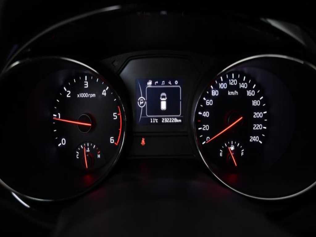 KIA Carnival - Vista 8