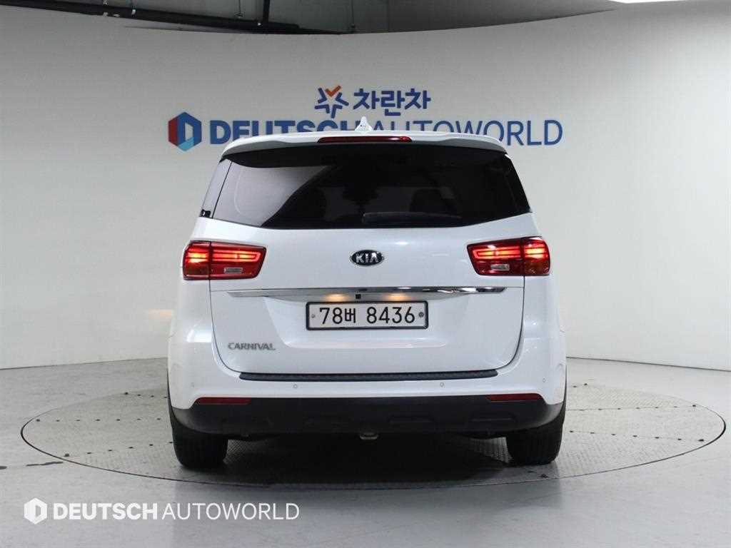 KIA Carnival - Vista 4