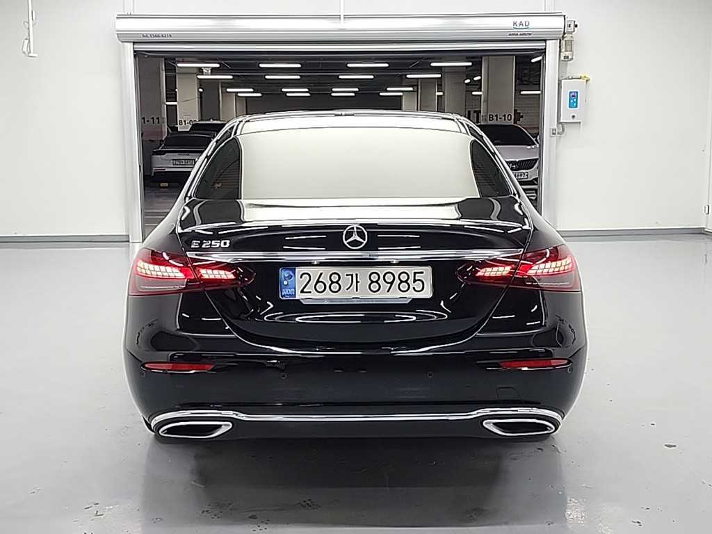 Mercedes Benz E class - Vista 3