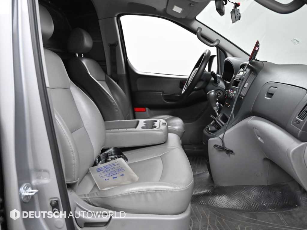 HYUNDAI Starex - Vista 10