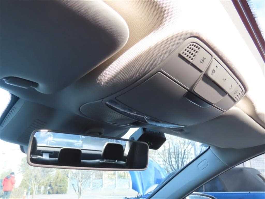 Mercedes Benz E class - Vista 11