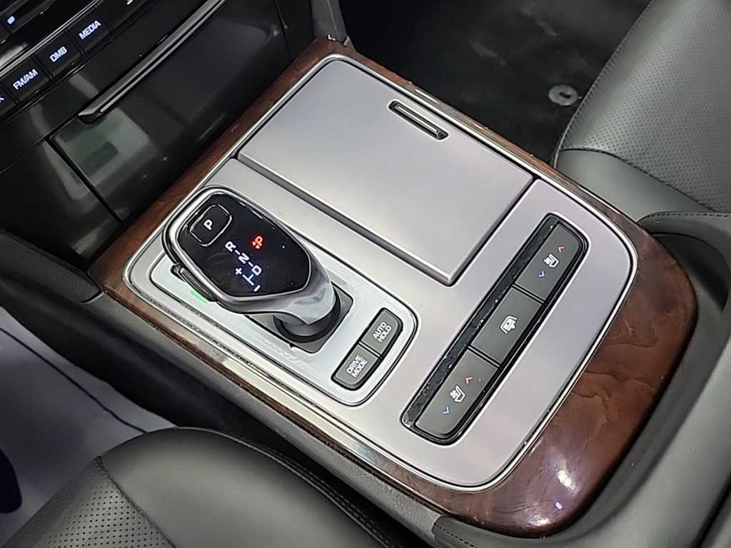 HYUNDAI Equus - Vista 8