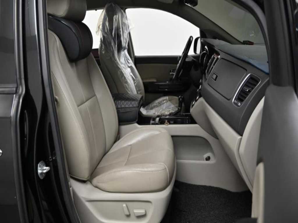 KIA Carnival - Vista 10