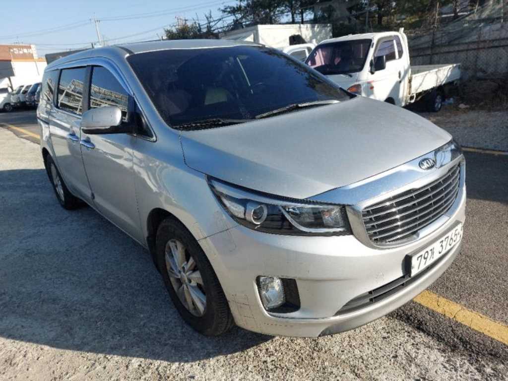 KIA Carnival - Vista 5
