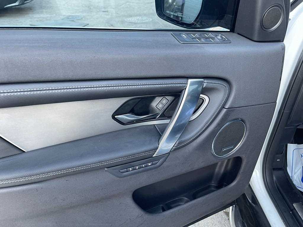 Land Rover Discovery Sports - Vista 12