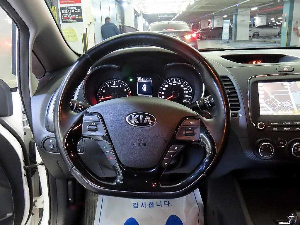 KIA K3 - Vista 8