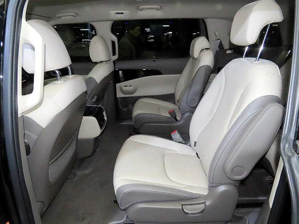 KIA Carnival - Vista 7