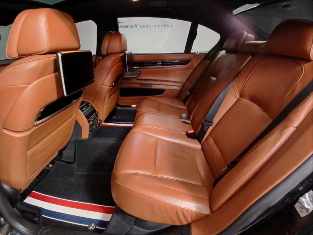 BMW 7 Series - Vista 8