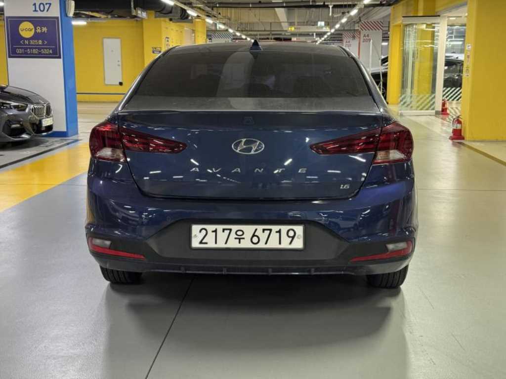 HYUNDAI Avante - Vista 5