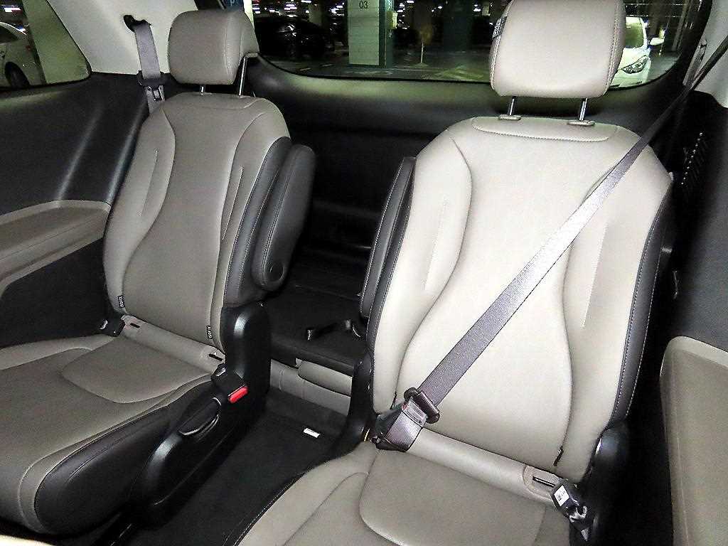 KIA Carnival - Vista 8