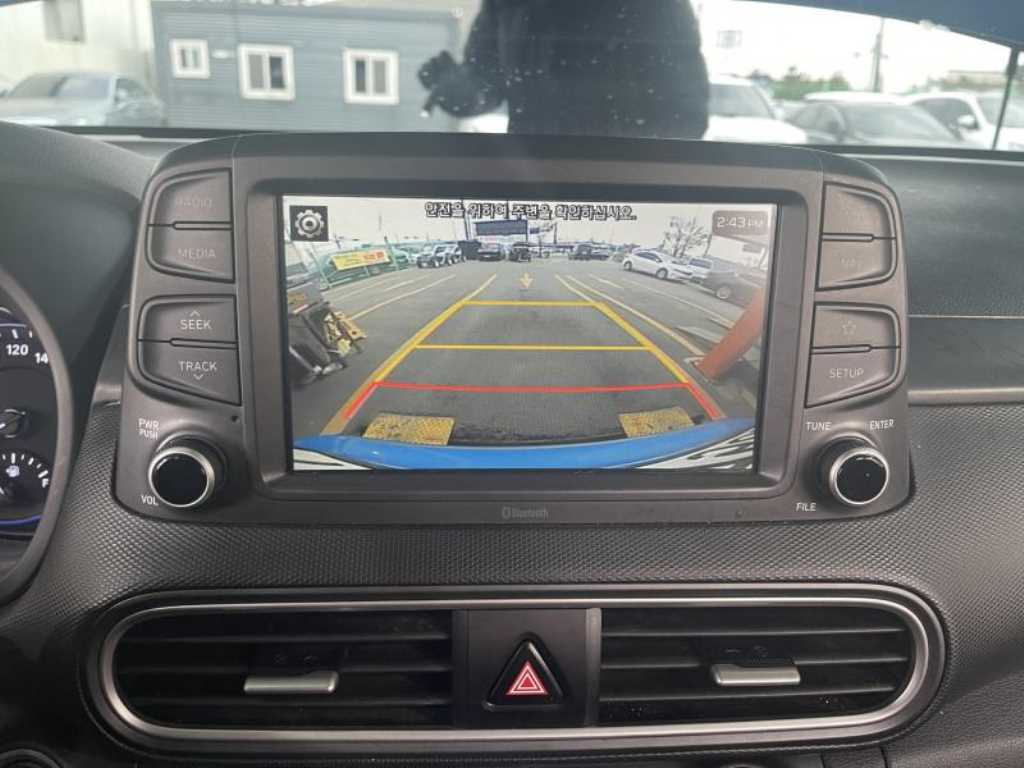 HYUNDAI Kona - Vista 10