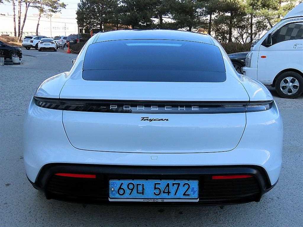 Porsche Taycan - Vista 4