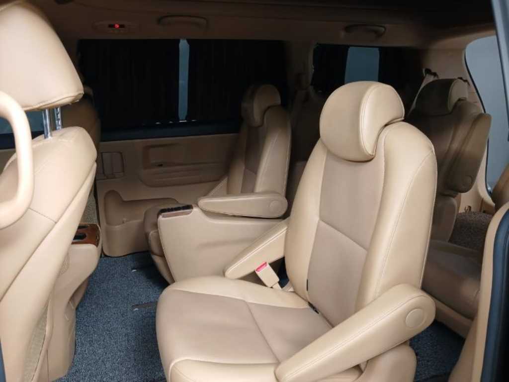 KIA Carnival - Vista 8