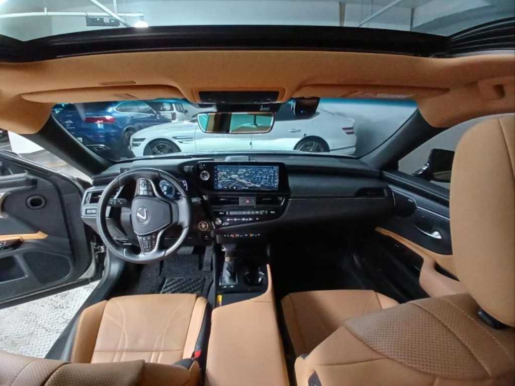 Lexus ES - Vista 5