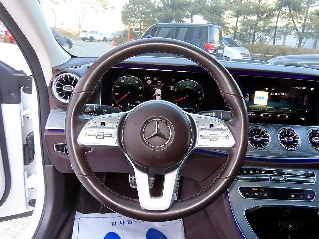 Mercedes Benz CLS Class - Vista 8