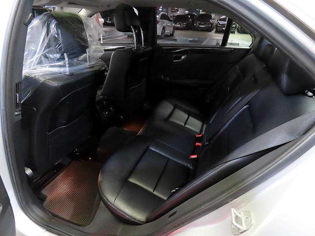 Mercedes Benz E class - Vista 7