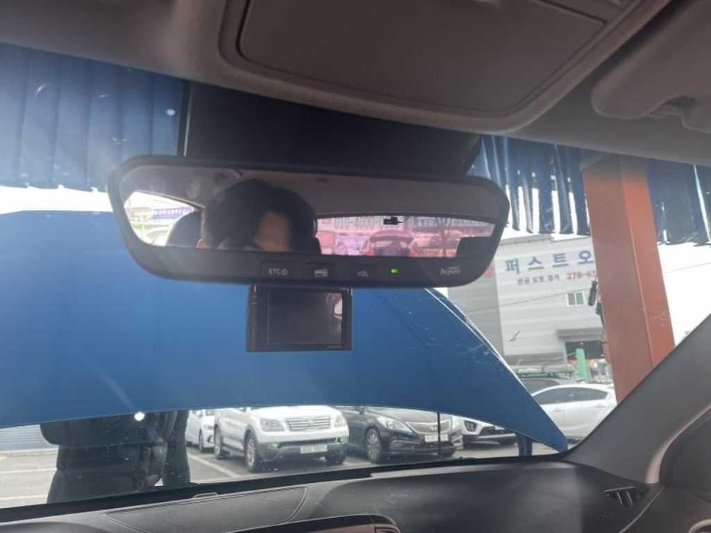 HYUNDAI Kona - Vista 11