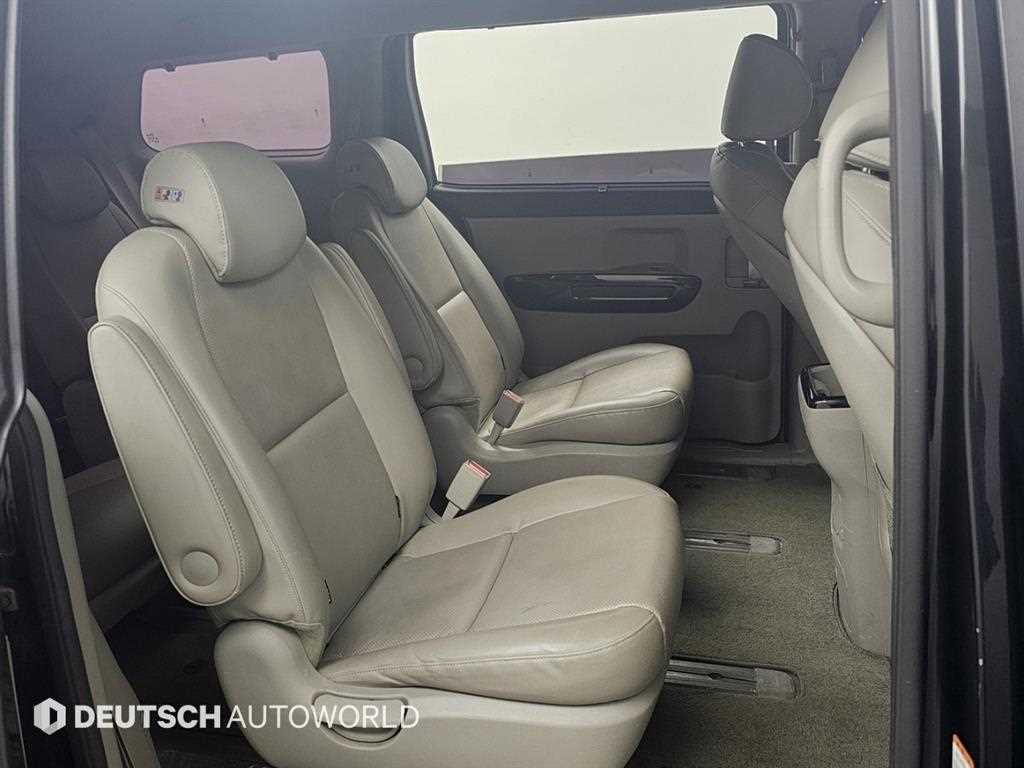 KIA Carnival - Vista 12