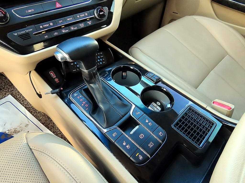 KIA Carnival - Vista 11