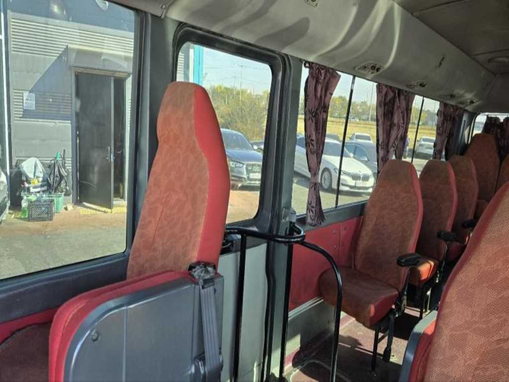 medium and large bus Hyundai bus - Vista 7