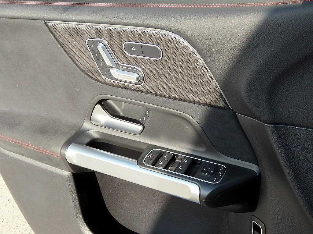 Mercedes Benz GLB Class - Vista 11