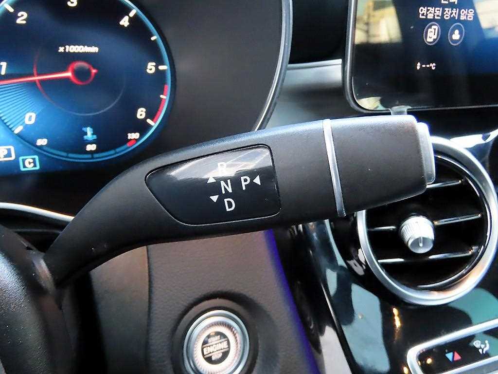 Mercedes Benz GLC Class - Vista 10