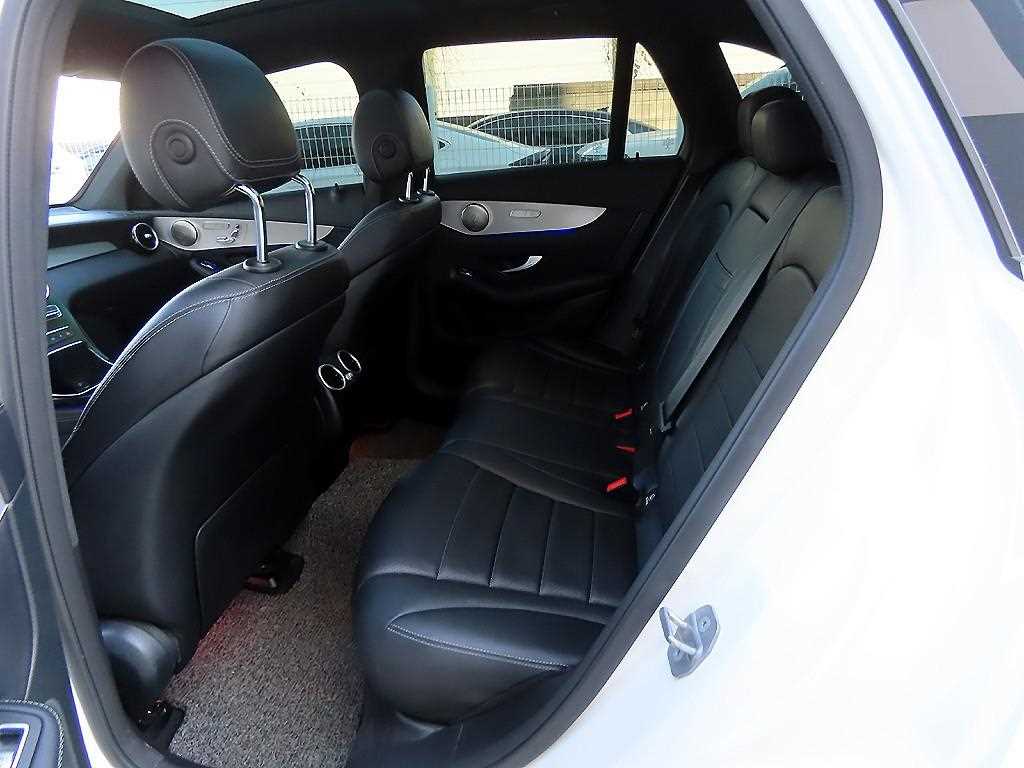 Mercedes Benz GLC Class - Vista 6