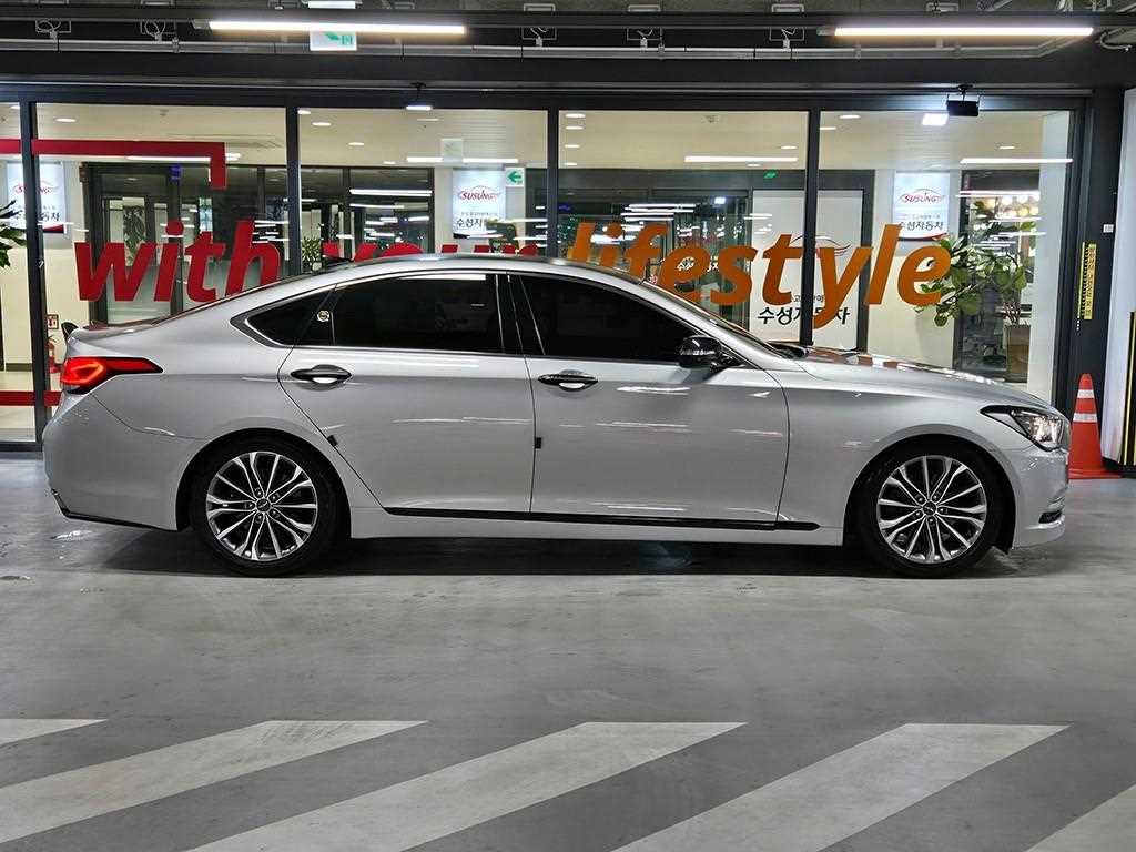 HYUNDAI Genesis - Vista 4