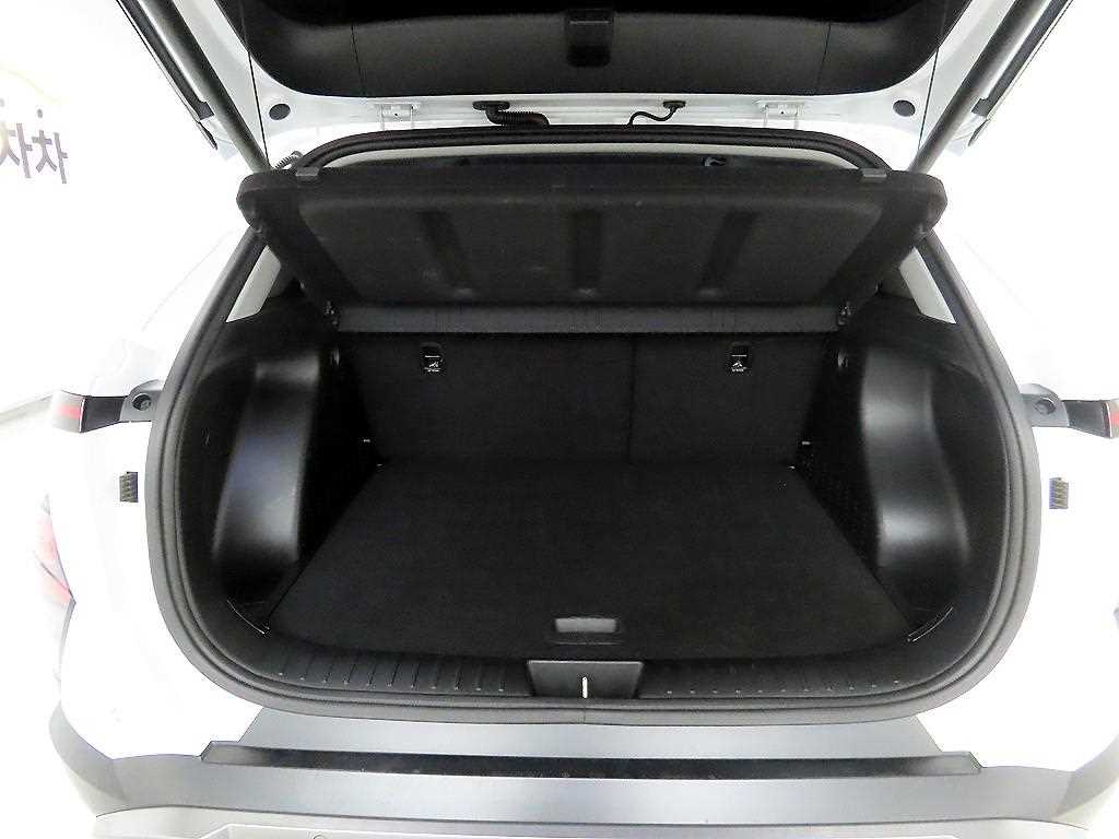 HYUNDAI Kona - Vista 5