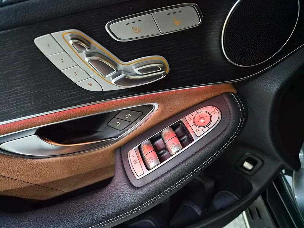 Mercedes Benz GLC Class - Vista 11