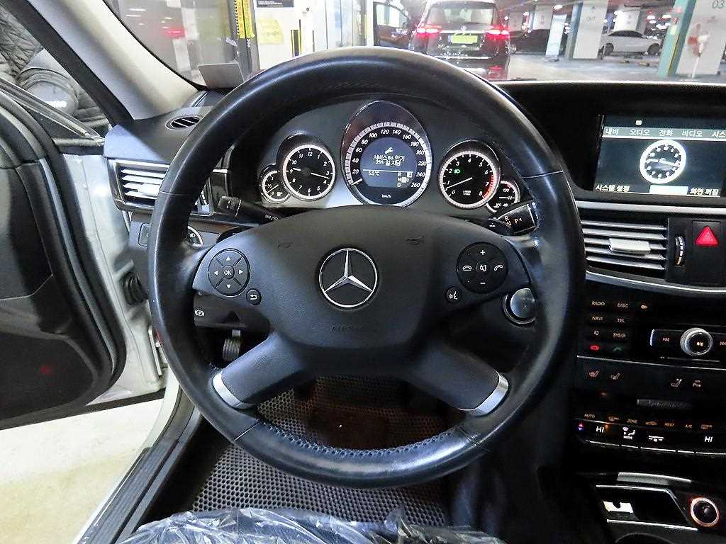 Mercedes Benz E class - Vista 8