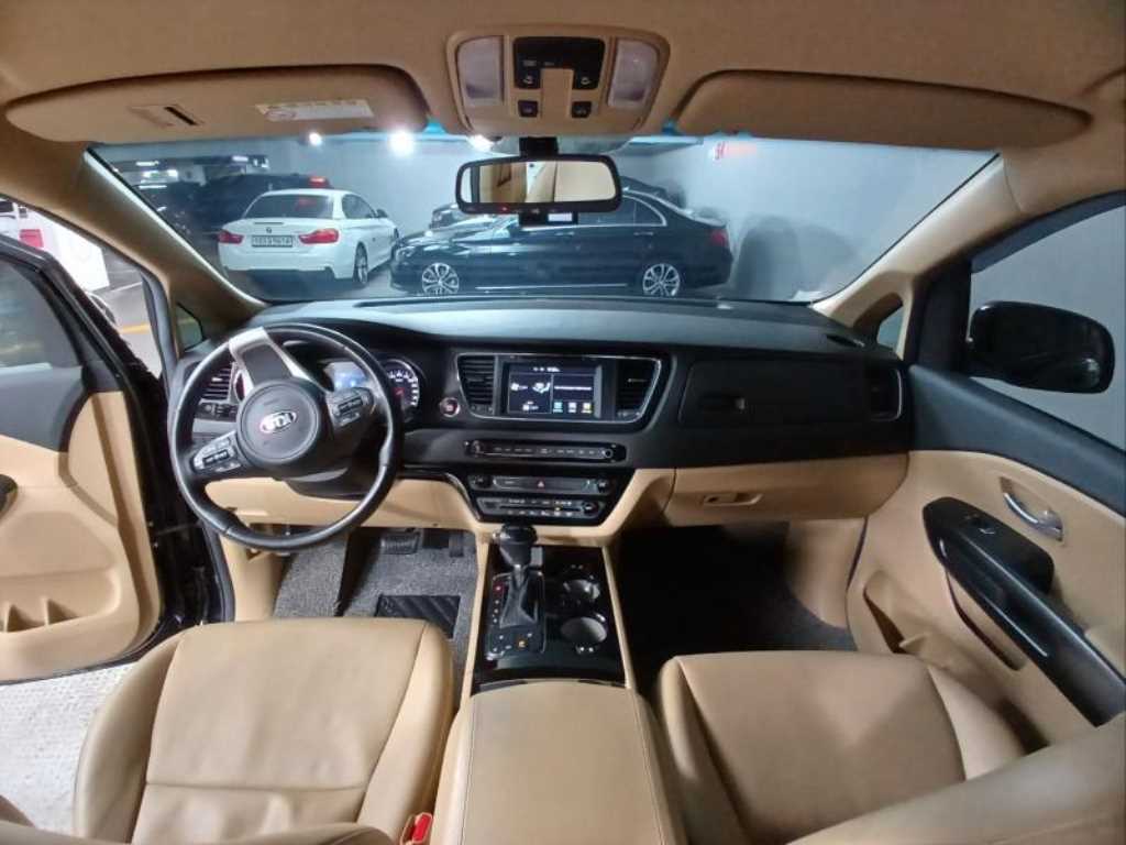 KIA Carnival - Vista 6