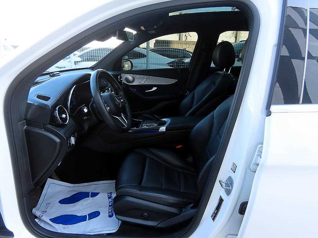 Mercedes Benz GLC Class - Vista 5